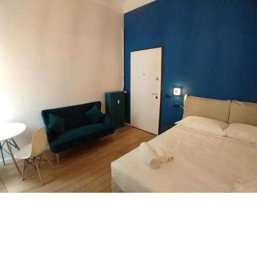 Blue design suite in Casa epoca Isola Garibaldi