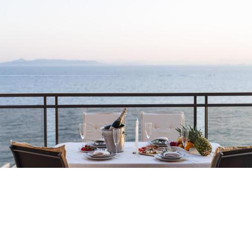 Blue Dreams - Spectacular Sea View Apartment in Athens