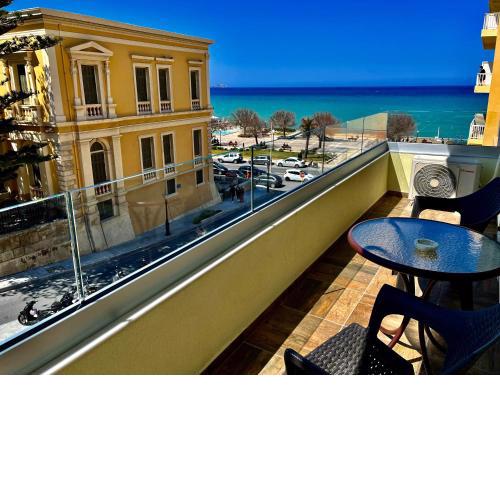 Blue Elegance City Center Heraklion Apartment
