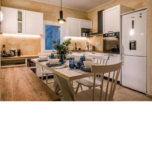 Blue & Green View House