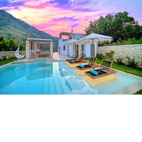 Blue Lake Villa Heated Pool