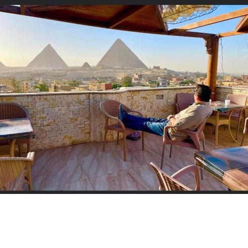 blue pyramids view inn