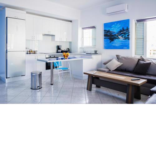 Blue & White lux flat, just 50 meters from beach!