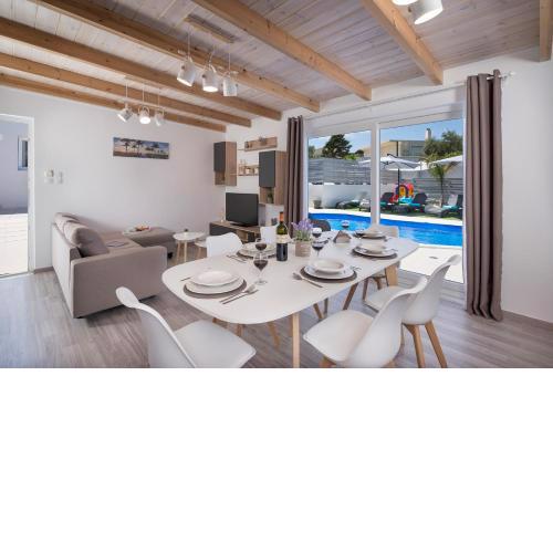 b&m villas