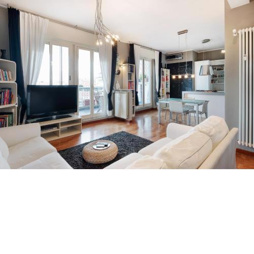 BMGA l Penthouse With Terrace and 3Bdr in San Giovanni