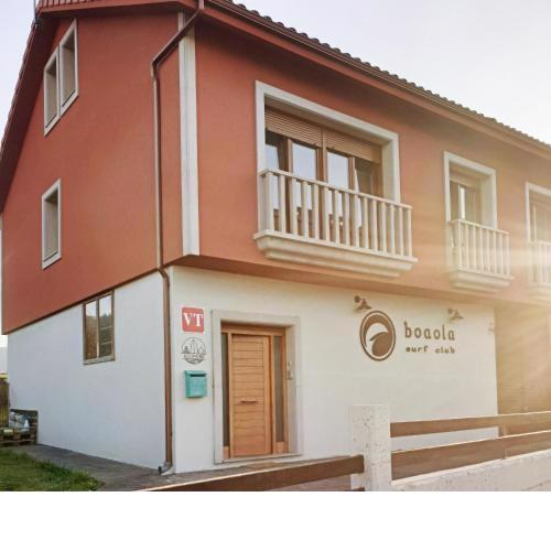 Boaola Surf House
