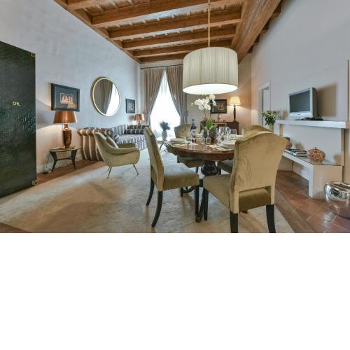 Boccaccio elegant apartment in Oltrarno