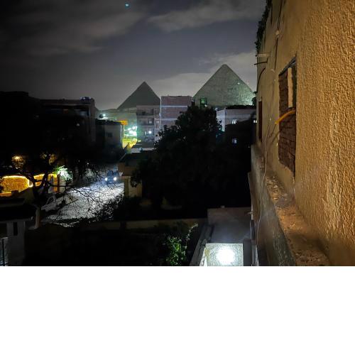 BomBosh Pyramids Inn