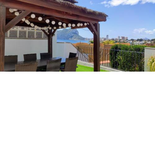 Bonita villa con piscina privada y vistas al mar