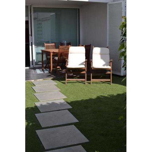 Bonito apartamento con jardín