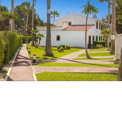 Bonito apartamento con terraza, jardín y piscina