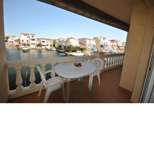 Bonito apartamento con vistas a la marina cerca del centro y playa-321