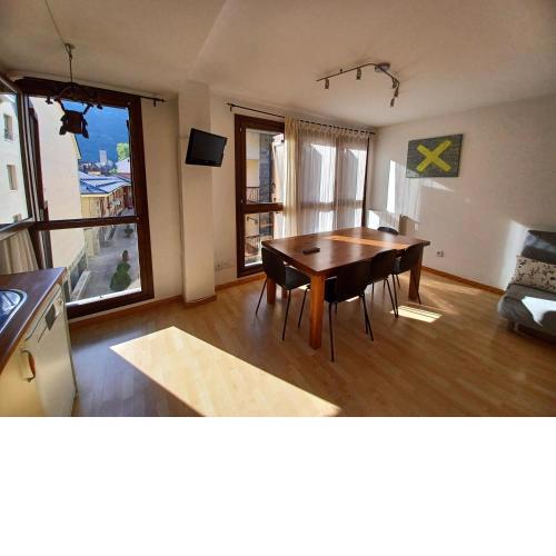 Bonito apartamento en el centro de Biescas con WiFi de fibra y garaje