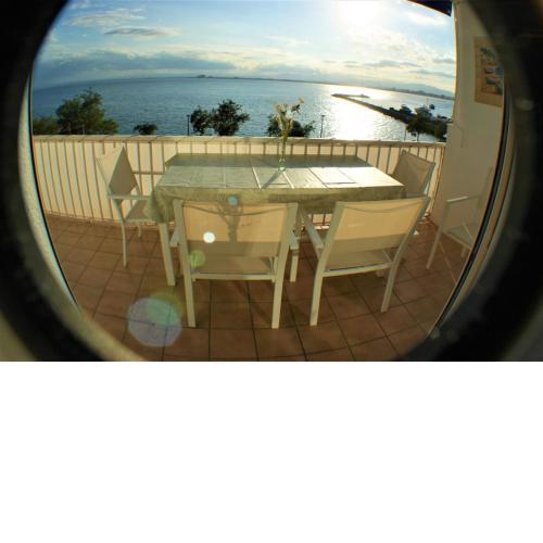 Bonito apartamento en Roses con vistas al mar