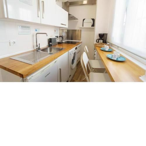 Bonito apartamento en San Julian by RentalSevilla