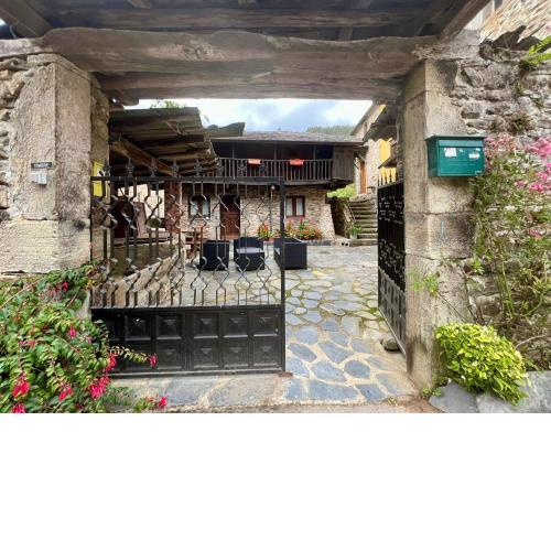 Bonito Apartamento Rural con Wifi gratis,terraza y piscina en Navelgas