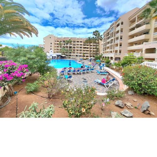 Bonito estudio en Los Cristianos en complejo con piscina y cerca de playa