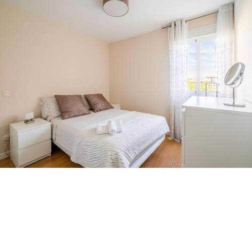 Bonito y luminoso apartamento cerca a la Vaguada – con wifi CHA40