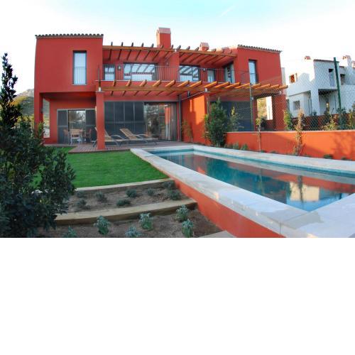 Bonmont Golf Holiday Home with private pool