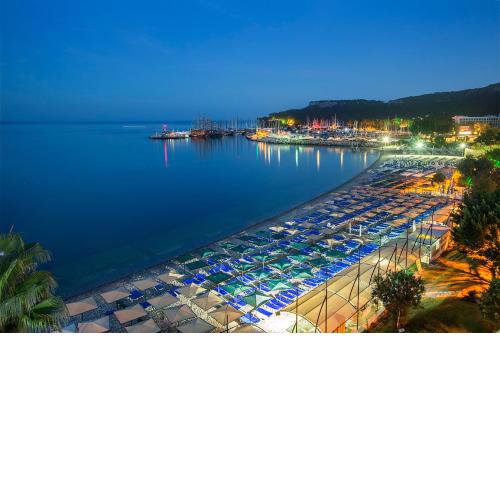Bonn Beach Hotel by RRH&R