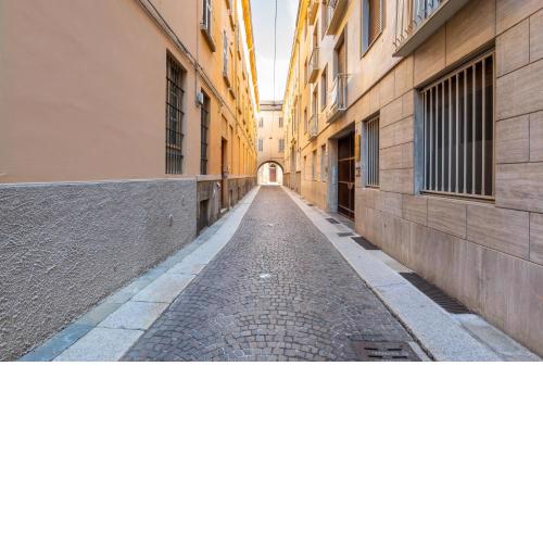 BOOK NOW! Apt a 1 min walk from Duomo of Parma