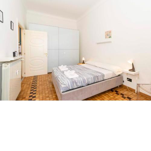 BOOK NOW! Apt x4 a few steps from Valentino's Park