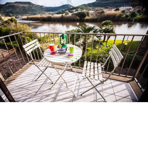 Bosa Apartments "House on the River"