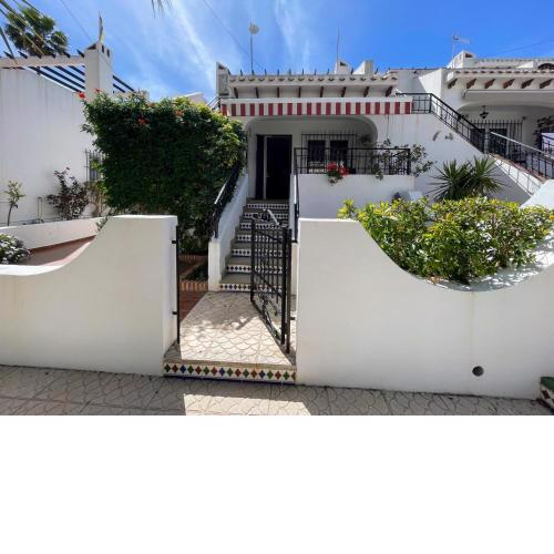 Botanical 2 Bedroom Bungalow with Com Pool VM33