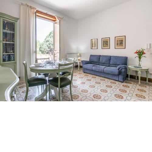 Botanical Gardens and Villa Giulia Lovely Apartments