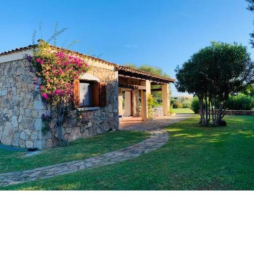 BouganVilla by the Beach - San Teodoro 1
