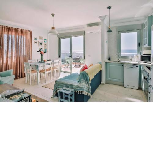 Boutique apartment with BBQ terrace and ocean views