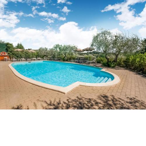 Boutique Cottage in Poggibonsi with Pool