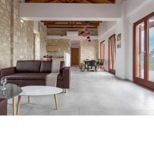 Boutique Villa in Arkadi with Pool and deck chairs