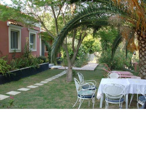 Bozikis Apartments & Studios