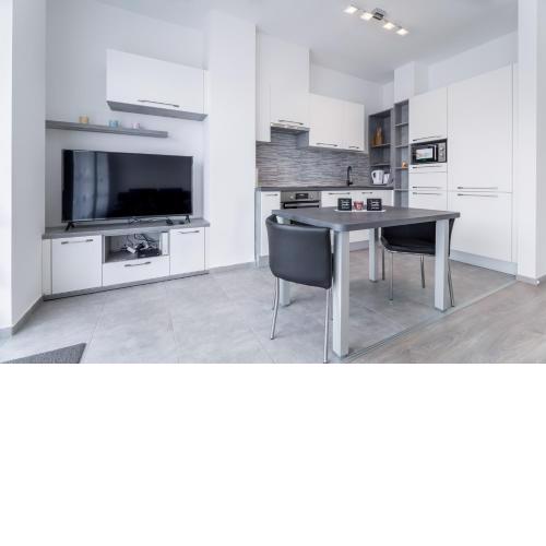 BpR CHIC White Home with Terrace & A/C & Garage