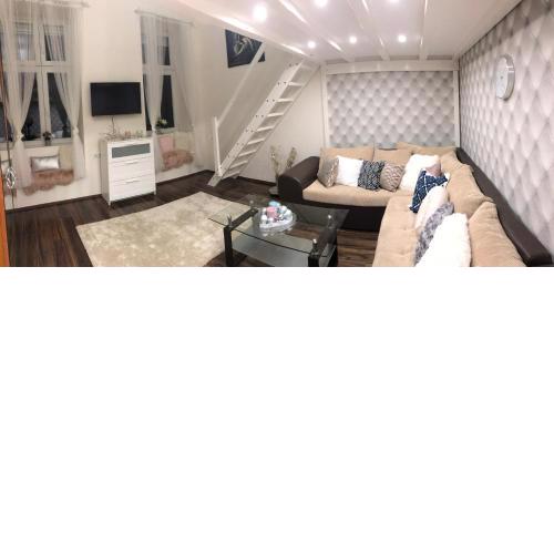BpR Stylish Mosaic Home with Terrace