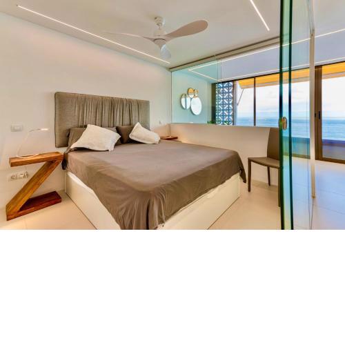 Brand New - Glass Apt - Ocean Views
