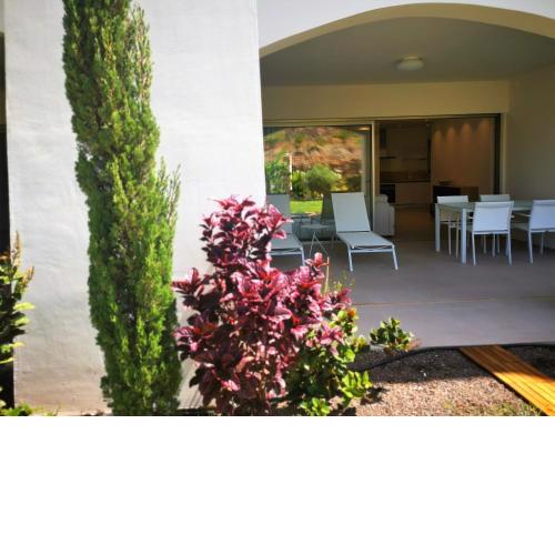 BRAND NEW (2022) apartment surrounded by tropical gardens!