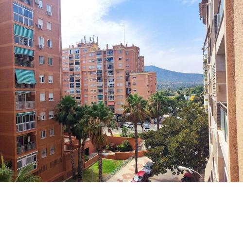 Brand NEW Appt near beach, train and airport