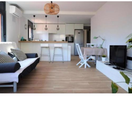 BRAND NEW & BEST LOCATION!!! SPOTLESS APARTMENT