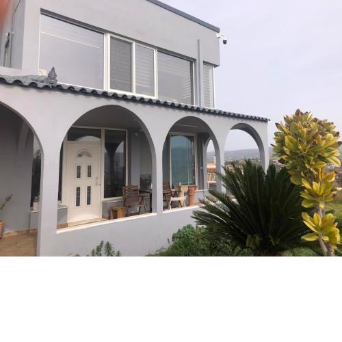 Brand new first floor apt in Anavisos w sea view