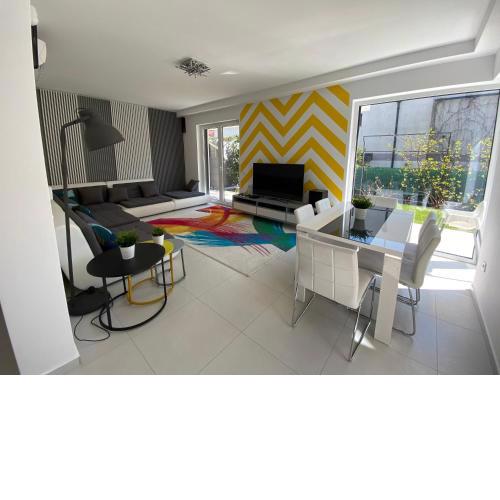 #Brand New#Luxury Garden House in the Center#