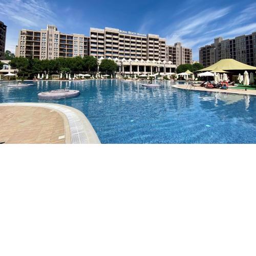 Bratanov Royal Beach Apartment