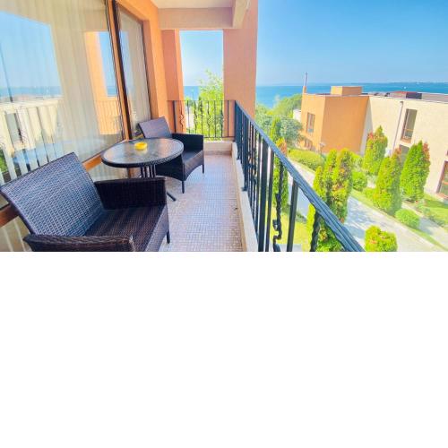 Bratanov Sea Fort Club Apartment