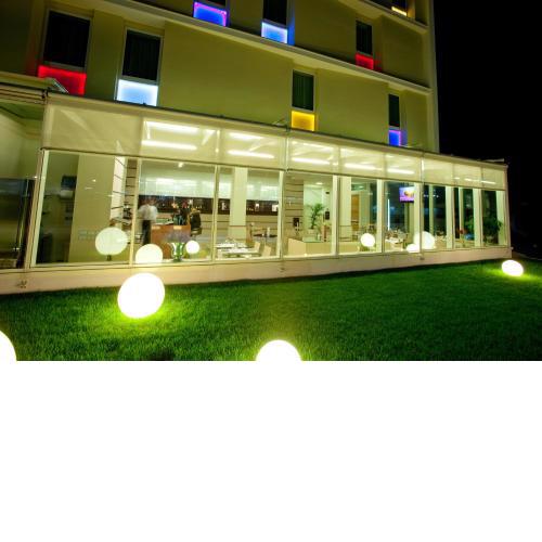 Breaking Business Hotel