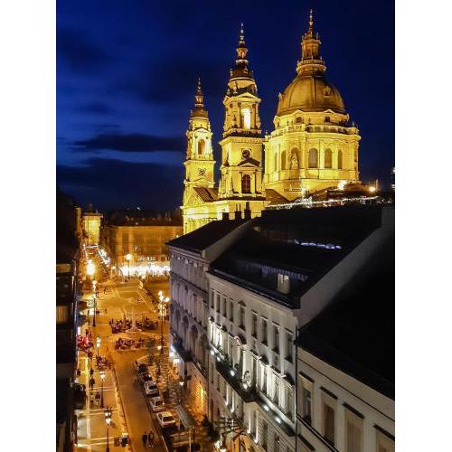 Breathless Basilika view elegant flat with balcony and free parking