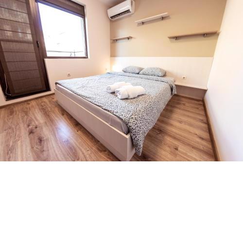 Bright 1BDR Apartment with a Balcony