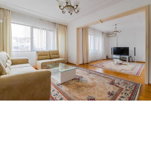 Bright 2-BD Top Central Apartment
