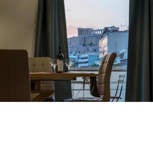 Bright 2 bedrooms apt. in the heart of Athens w stunning views to Acropolis