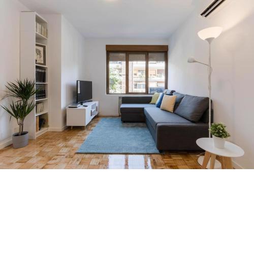 Bright and comfortable apartment in Madrid! 4 PAX
